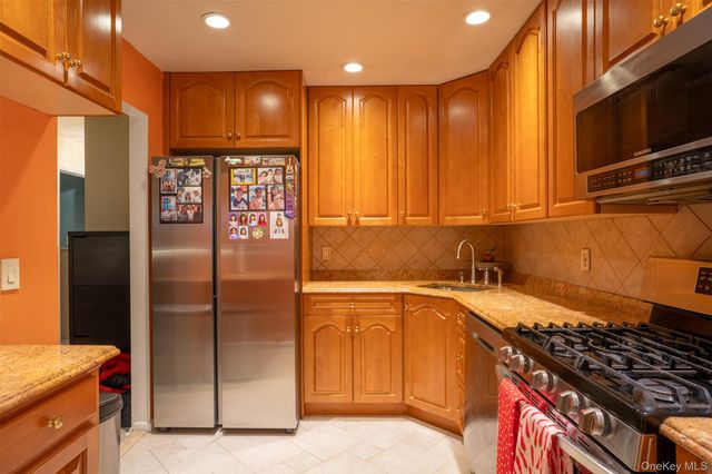 68 Parkside Drive 68, Suffern, NY 10901