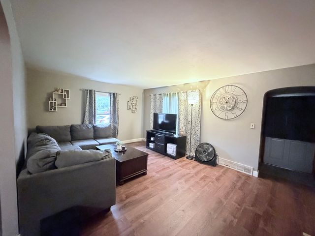 2224 Lawndale Avenue, Rockford, IL 61103