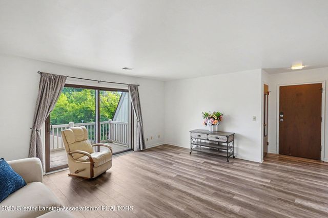 523 Bainbridge Drive 45, East Lansing, MI 48823