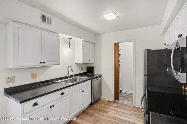 523 Bainbridge Drive 45, East Lansing, MI 48823