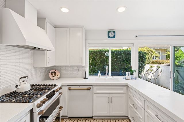 416 Onda, Newport Beach, CA 92660