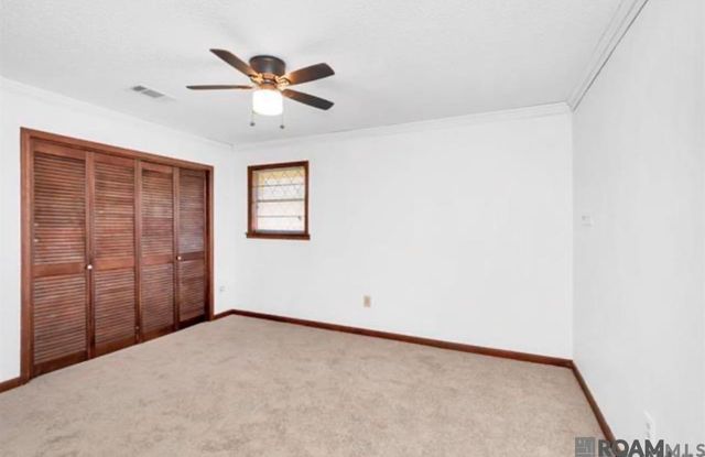 2027 S Edwards, Gonzales, LA 70727