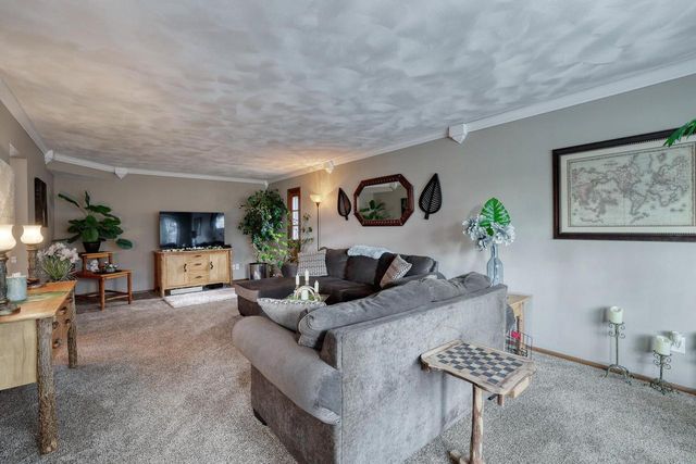 S28W30310 West End LANE, Waukesha, WI 53188