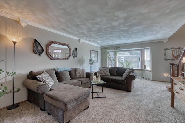 S28W30310 West End LANE, Waukesha, WI 53188