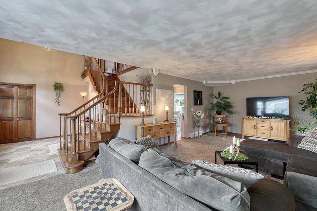 S28W30310 West End LANE, Waukesha, WI 53188