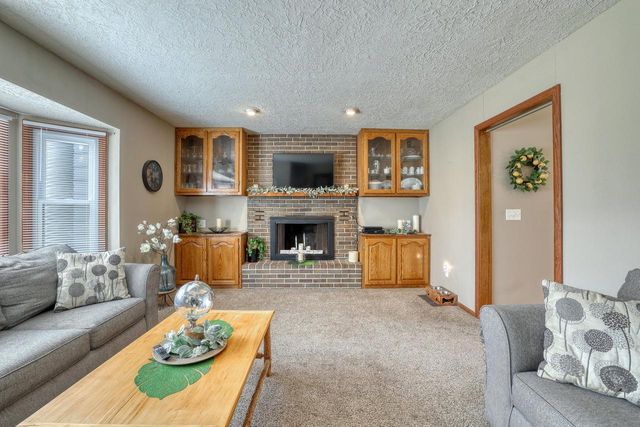 S28W30310 West End LANE, Waukesha, WI 53188