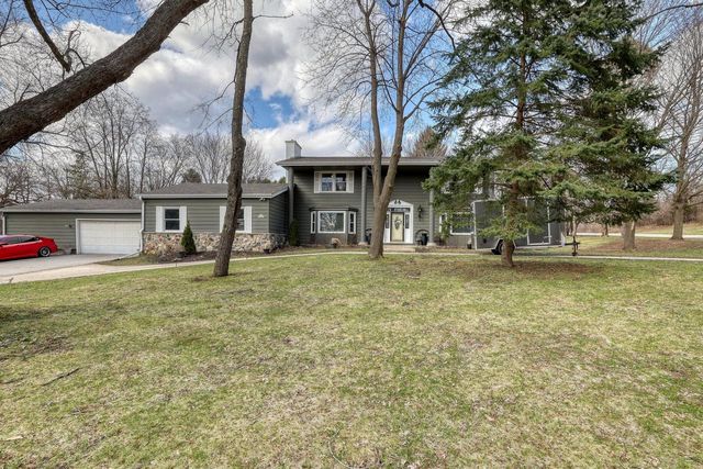 S28W30310 West End LANE, Waukesha, WI 53188