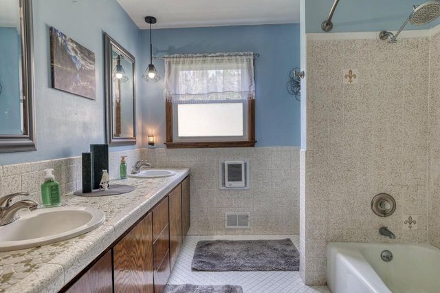 S28W30310 West End LANE, Waukesha, WI 53188