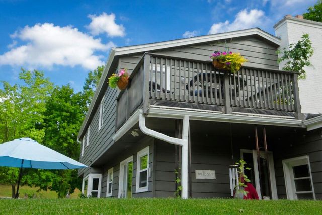 S28W30310 West End LANE, Waukesha, WI 53188