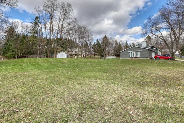 S28W30310 West End LANE, Waukesha, WI 53188
