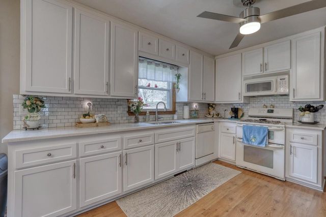 S28W30310 West End LANE, Waukesha, WI 53188
