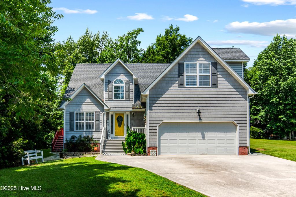 902 Charleston Place, Sneads Ferry, NC 28460