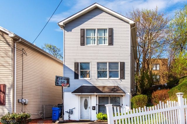 67 Cliff St, Paterson City, NJ 07522