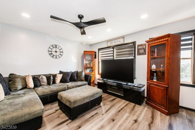 67 Cliff St, Paterson City, NJ 07522