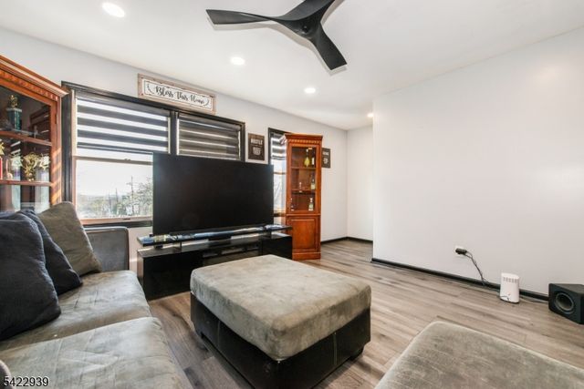 67 Cliff St, Paterson City, NJ 07522