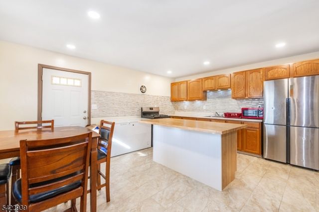 67 Cliff St, Paterson City, NJ 07522