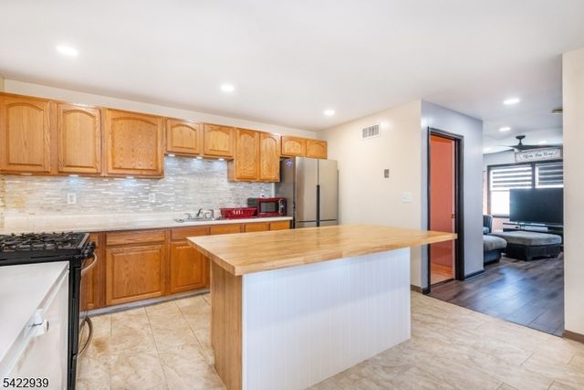 67 Cliff St, Paterson City, NJ 07522
