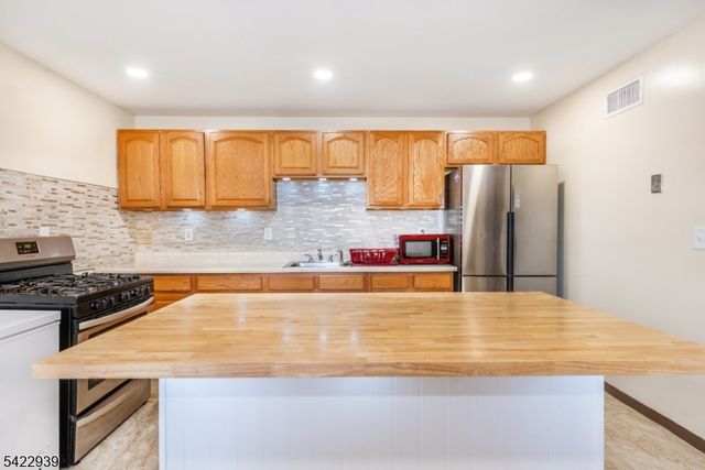 67 Cliff St, Paterson City, NJ 07522