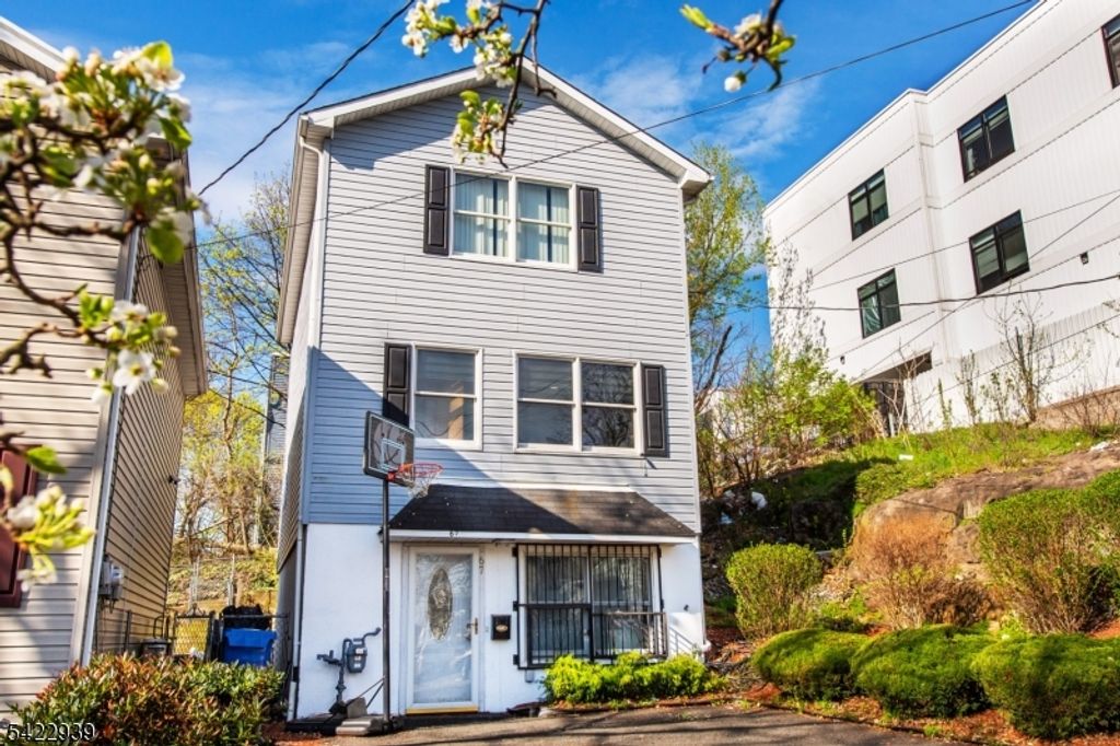 67 Cliff St, Paterson City, NJ 07522