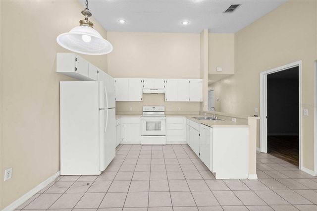37139 GRASSY HILL LANE, Dade City, FL 33525