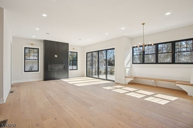 24 Rockwood Rd, Florham Park Boro, NJ 07932