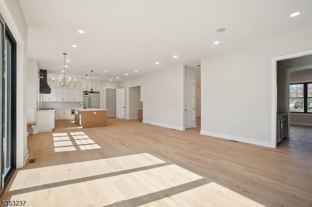 24 Rockwood Rd, Florham Park Boro, NJ 07932