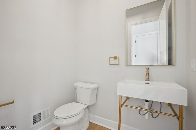 24 Rockwood Rd, Florham Park Boro, NJ 07932