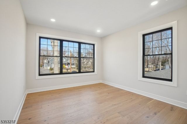 24 Rockwood Rd, Florham Park Boro, NJ 07932