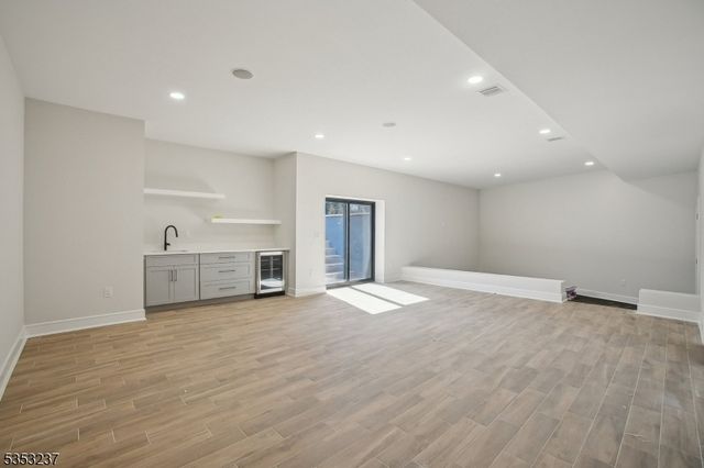 24 Rockwood Rd, Florham Park Boro, NJ 07932