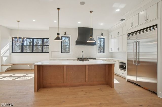 24 Rockwood Rd, Florham Park Boro, NJ 07932