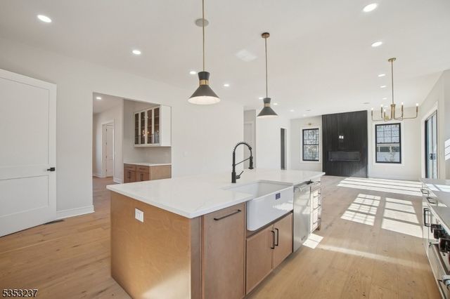 24 Rockwood Rd, Florham Park Boro, NJ 07932