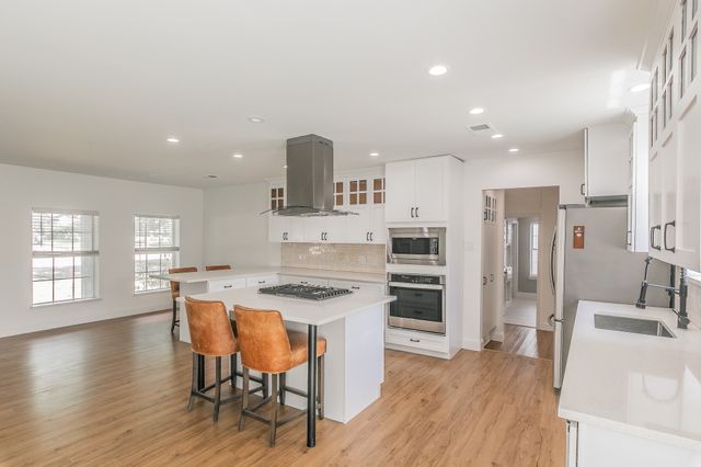 3909 Trail Lake Drive, Fort Worth, TX 76109