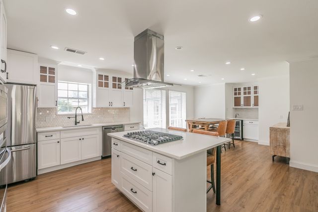 3909 Trail Lake Drive, Fort Worth, TX 76109