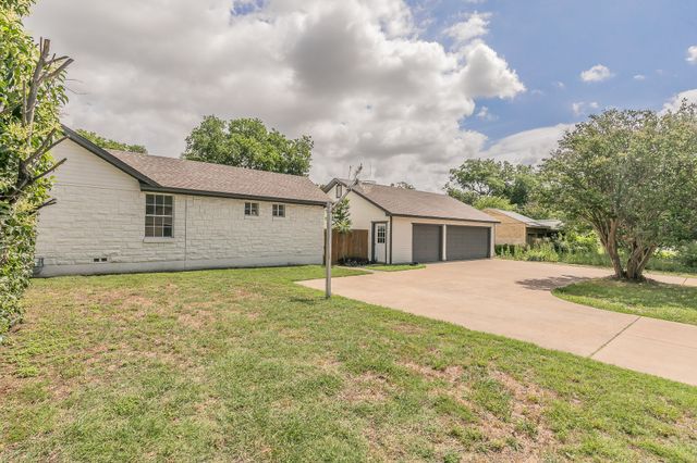 3909 Trail Lake Drive, Fort Worth, TX 76109