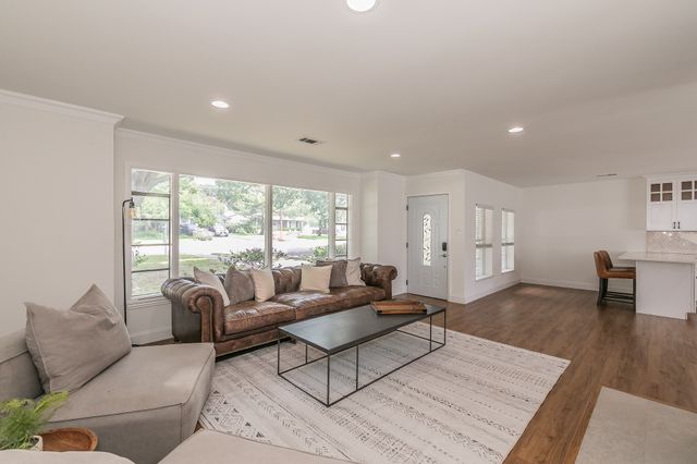 3909 Trail Lake Drive, Fort Worth, TX 76109