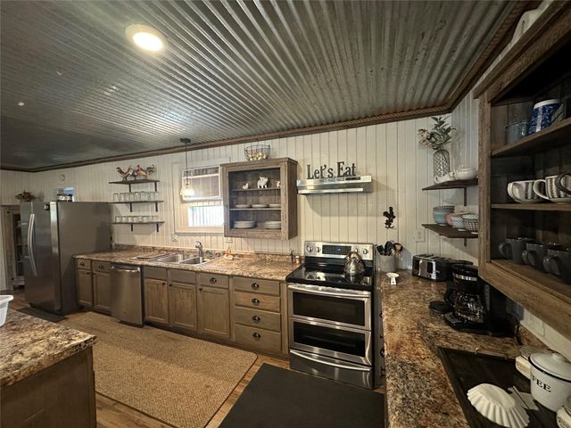 8775 I-45 S, Centerville, TX 75855