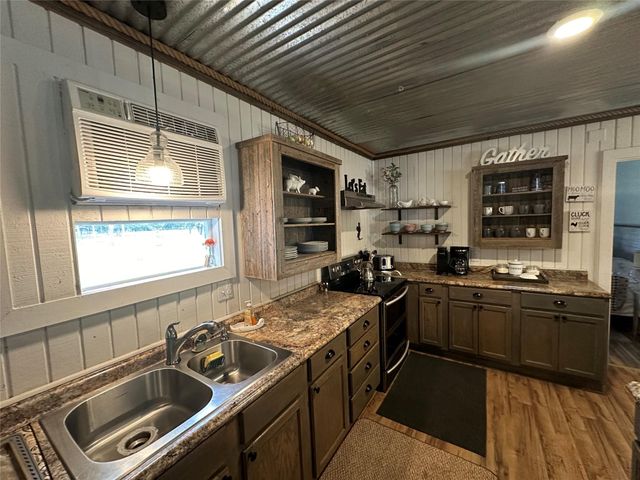 8775 I-45 S, Centerville, TX 75855