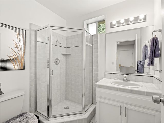 5197 E Hamilton, Fresno, CA 93727