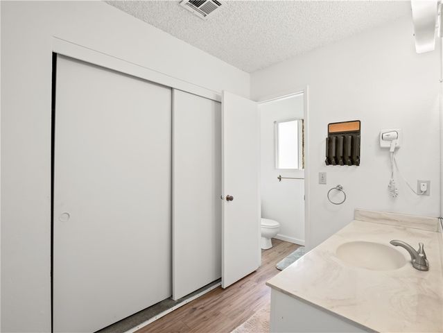 5197 E Hamilton, Fresno, CA 93727