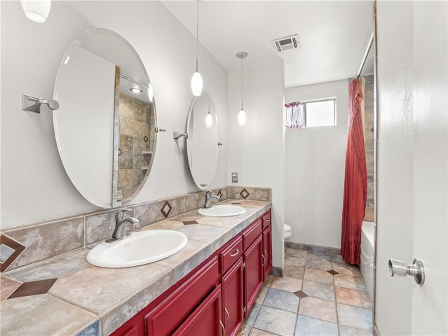 5197 E Hamilton, Fresno, CA 93727