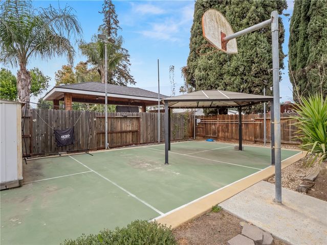 5197 E Hamilton, Fresno, CA 93727