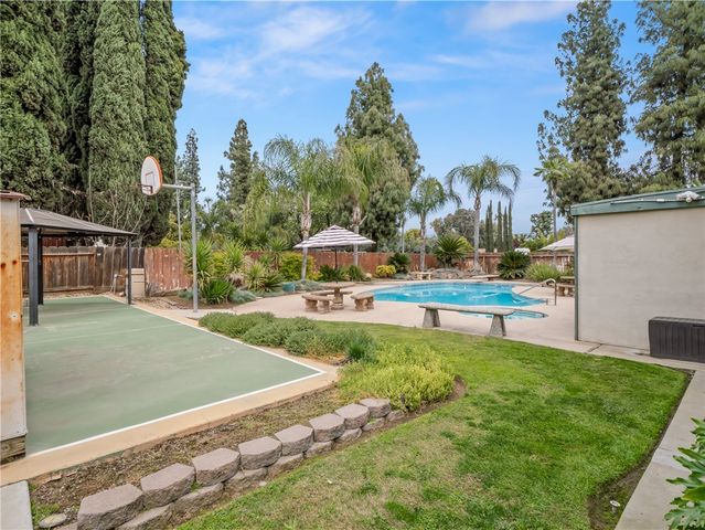 5197 E Hamilton, Fresno, CA 93727