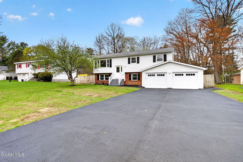 5 Greenridge Drive, Clifton Park, NY 12065