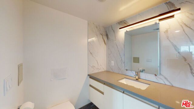1143 Glenville Drive 301, Los Angeles, CA 90035