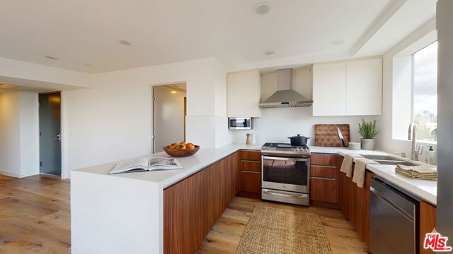 1143 Glenville Drive 301, Los Angeles, CA 90035