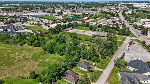118 Staffordshire Road, Stafford, TX 77477
