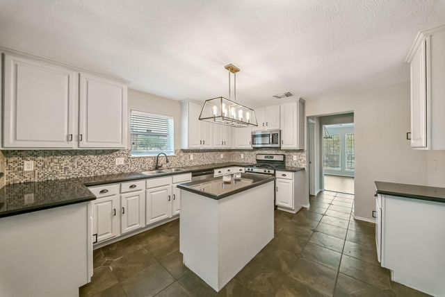 7435 Superior Drive, Baytown, TX 77521