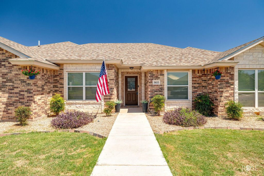 Image 3 of property listing at 5033 Scarlet Oak Lane, San Angelo, TX 76904