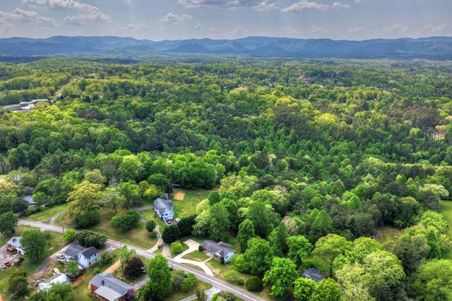 380 Lavista Drive, Blue Ridge, GA 30513