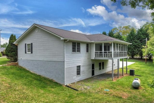 380 Lavista Drive, Blue Ridge, GA 30513